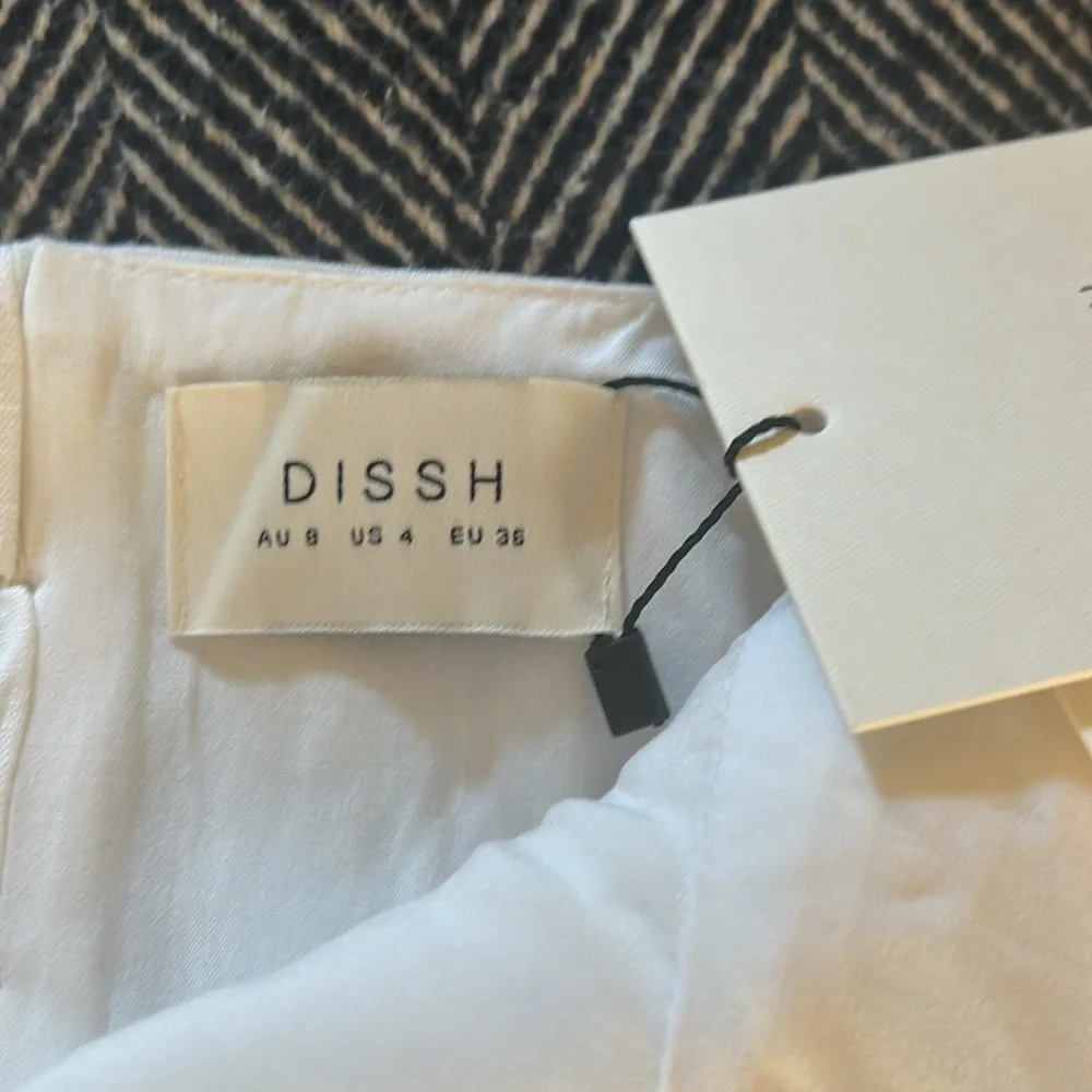 DISSH Alyssa white linen maxi dress - Picture 4 of 6